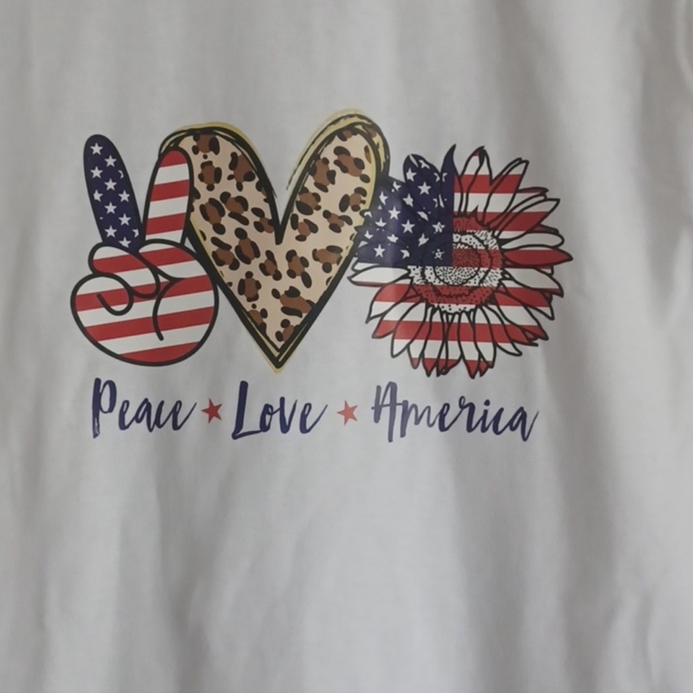 🇺🇸PEACE LOVE AMERICA White Short Sleeve Patriotic Tee NEW - Picture 2 of 7